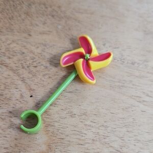 1/5$ 4/15$ 6/20$ Barbie Barbie Yellow and Red Pinwheel Accessory